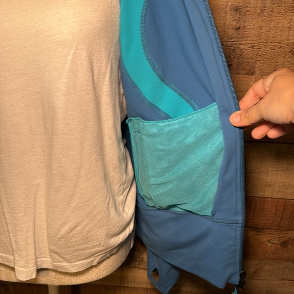 Lululemon In Stride Hooded Jacket sz 6(?) Lt Blue/Aqua Big Collar Active Running - Picture 9 of 10